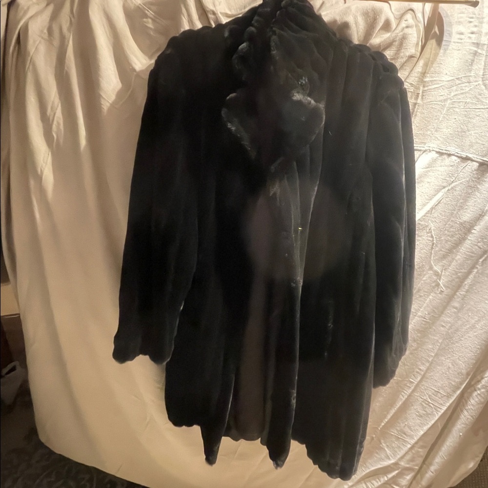 Elegant Black Faux Fur Coat - Picture 3 of 4
